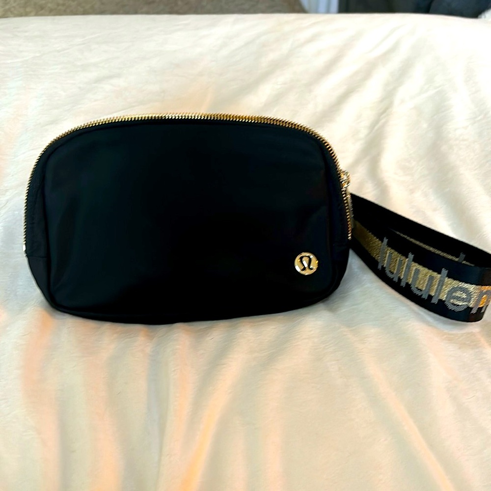 NWT Lululemon belt bag